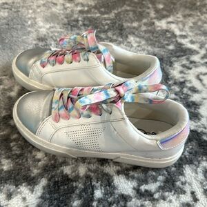 Girls sneakers